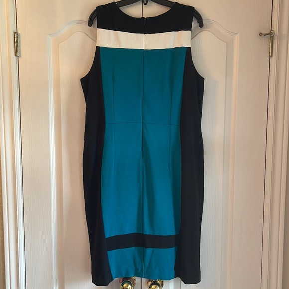 Very flattering dress. Teal, black and white fully lined. - Picture 6 of 8